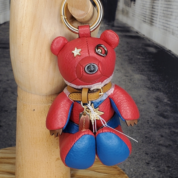 Captain Marvel COACH Marvel Keychain NWT Disney Fashionistas Assemble - Picture 4 of 6